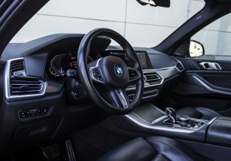 Подержанный автомобиль BMW X5 2019 года (8 фото)