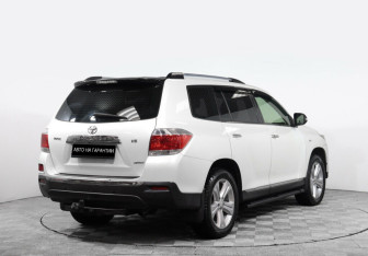 Подержанный автомобиль Toyota Highlander 2012 года (5 фото)