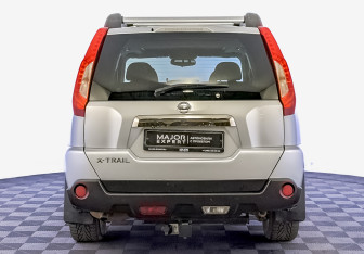 Подержанный автомобиль Nissan X-Trail 2011 года (6 фото)
