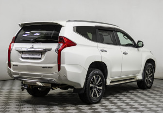 Подержанный автомобиль Mitsubishi Pajero Sport 2016 года (5 фото)