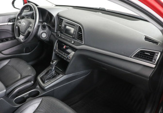 Подержанный автомобиль Hyundai Elantra Sedan 2016 года (5 фото)