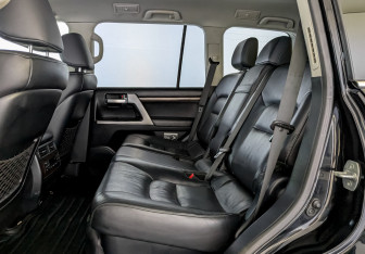 Подержанный автомобиль Toyota Land Cruiser Suv 2019 года (12 фото)