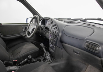 Подержанный автомобиль Chevrolet Niva 2007 года (9 фото)