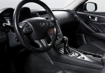 Подержанный автомобиль Infiniti Q50 2015 года (14 фото)