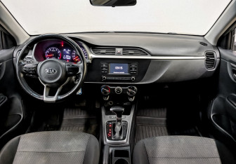 Подержанный автомобиль Kia Rio Hatchback 2021 года (14 фото)