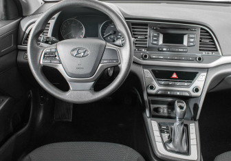 Подержанный автомобиль Hyundai Elantra Sedan 2016 года (10 фото)