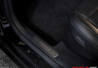 Подержанный автомобиль Zeekr 001 2024 года (17 фото)