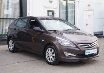 Подержанный автомобиль Hyundai Solaris Hatchback 2015 года (3 фото)