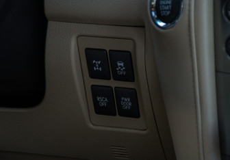 Подержанный автомобиль Lexus LX 2011 года (21 фото)