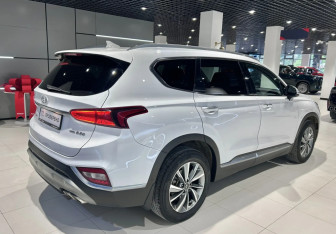 Подержанный автомобиль Hyundai Santa Fe 2018 года (4 фото)