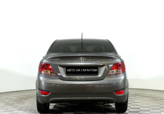 Подержанный автомобиль Hyundai Solaris Sedan 2013 года (4 фото)