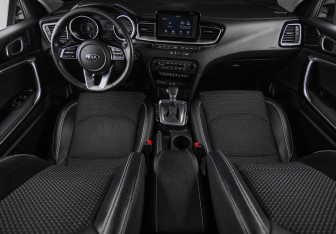 Подержанный автомобиль Kia Ceed Wagon 2019 года (16 фото)