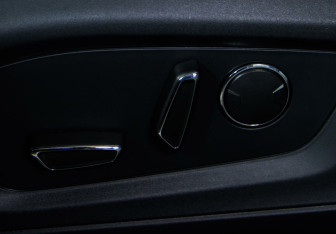 Подержанный автомобиль Ford Explorer 2020 года (18 фото)