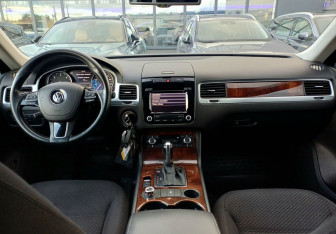 Подержанный автомобиль Volkswagen Touareg 2011 года (11 фото)