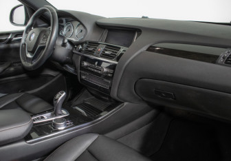 Подержанный автомобиль BMW X4 2017 года (9 фото)