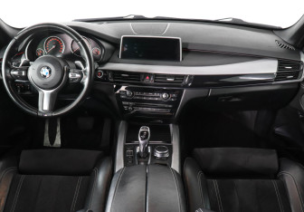 Подержанный автомобиль BMW X5 2018 года (11 фото)