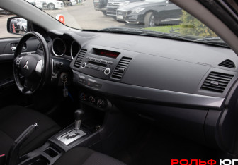 Подержанный автомобиль Mitsubishi Lancer Hatchback 2008 года (7 фото)