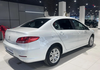 Подержанный автомобиль Peugeot 408 2014 года (4 фото)