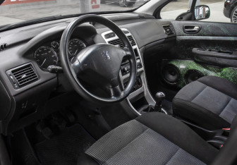 Подержанный автомобиль Peugeot 307 Hatchback 2007 года (15 фото)