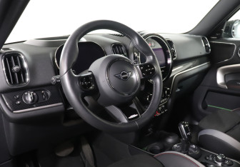 Подержанный автомобиль MINI Countryman 2022 года (13 фото)