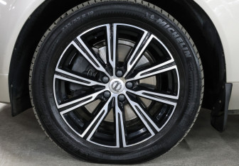 Подержанный автомобиль Volvo XC60 2018 года (25 фото)