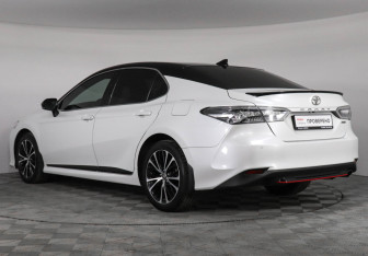 Подержанный автомобиль Toyota Camry Sedan 2020 года (7 фото)