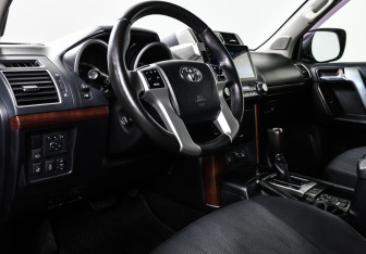 Подержанный автомобиль Toyota Land Cruiser Prado 2016 года (12 фото)