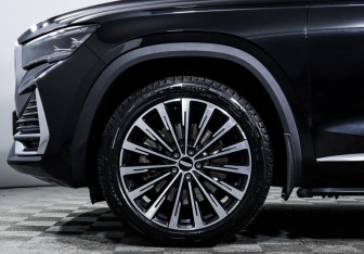 Подержанный автомобиль Geely Monjaro 2024 года (15 фото)