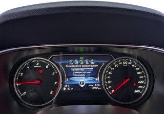 Подержанный автомобиль Hongqi H5 2022 года (16 фото)