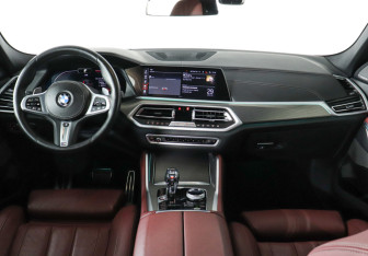 Подержанный автомобиль BMW X6 2021 года (10 фото)