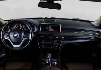 Подержанный автомобиль BMW X5 2016 года (17 фото)