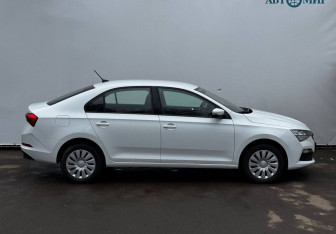 Подержанный автомобиль Skoda Rapid Liftback 2021 года (4 фото)