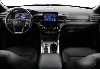 Подержанный автомобиль Ford Explorer 2021 года (11 фото)