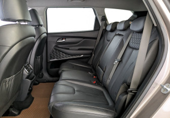 Подержанный автомобиль Hyundai Santa Fe 2018 года (11 фото)