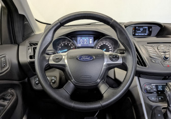 Подержанный автомобиль Ford Kuga 2013 года (22 фото)