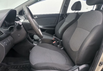 Подержанный автомобиль Hyundai Solaris Sedan 2013 года (10 фото)