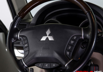 Подержанный автомобиль Mitsubishi Pajero 2019 года (11 фото)
