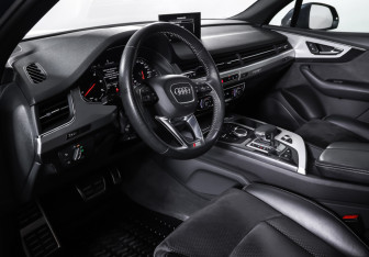 Подержанный автомобиль Audi Q7 2018 года (15 фото)