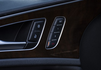 Подержанный автомобиль Audi A6 Sedan 2012 года (18 фото)