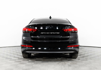 Подержанный автомобиль Hyundai Elantra Sedan 2018 года (4 фото)