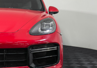 Подержанный автомобиль Porsche Cayenne 2013 года (22 фото)