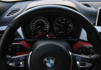 Подержанный автомобиль BMW X2 2019 года (11 фото)