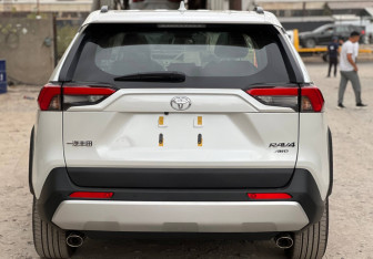 Новый Toyota RAV4 2025 (3 фото)