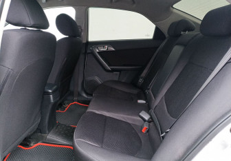 Подержанный автомобиль Kia Cerato Sedan 2013 года (11 фото)