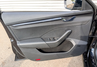 Подержанный автомобиль Skoda Octavia Liftback 2022 года (19 фото)