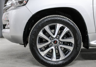 Подержанный автомобиль Toyota Land Cruiser Suv 2017 года (23 фото)
