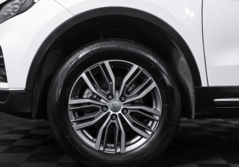 Подержанный автомобиль Geely Atlas Pro 2023 года (24 фото)
