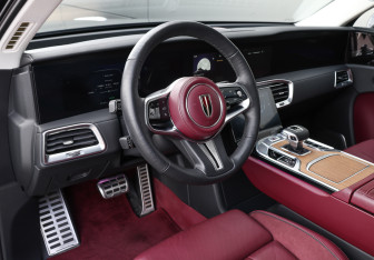 Подержанный автомобиль Hongqi E-HS9 2020 года (19 фото)