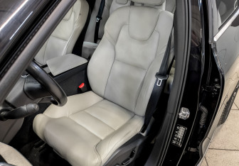 Подержанный автомобиль Volvo XC60 2018 года (20 фото)