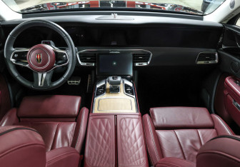 Подержанный автомобиль Hongqi E-HS9 2022 года (15 фото)